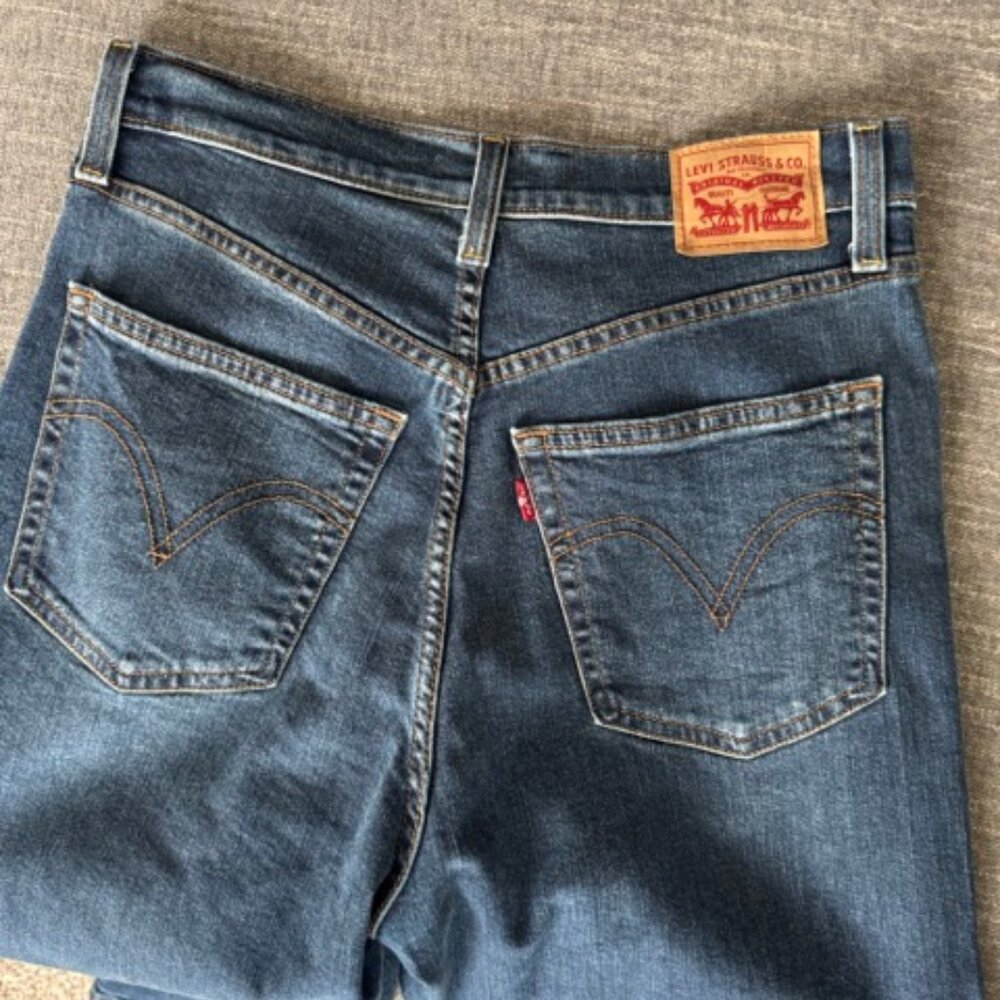 Levi's Ribcage Bell Jean 30x32 - Picture 3 of 15